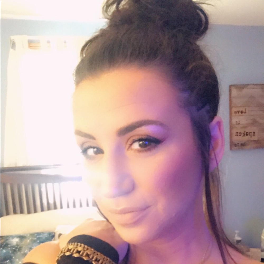 Meet your Posher, Elizabeth